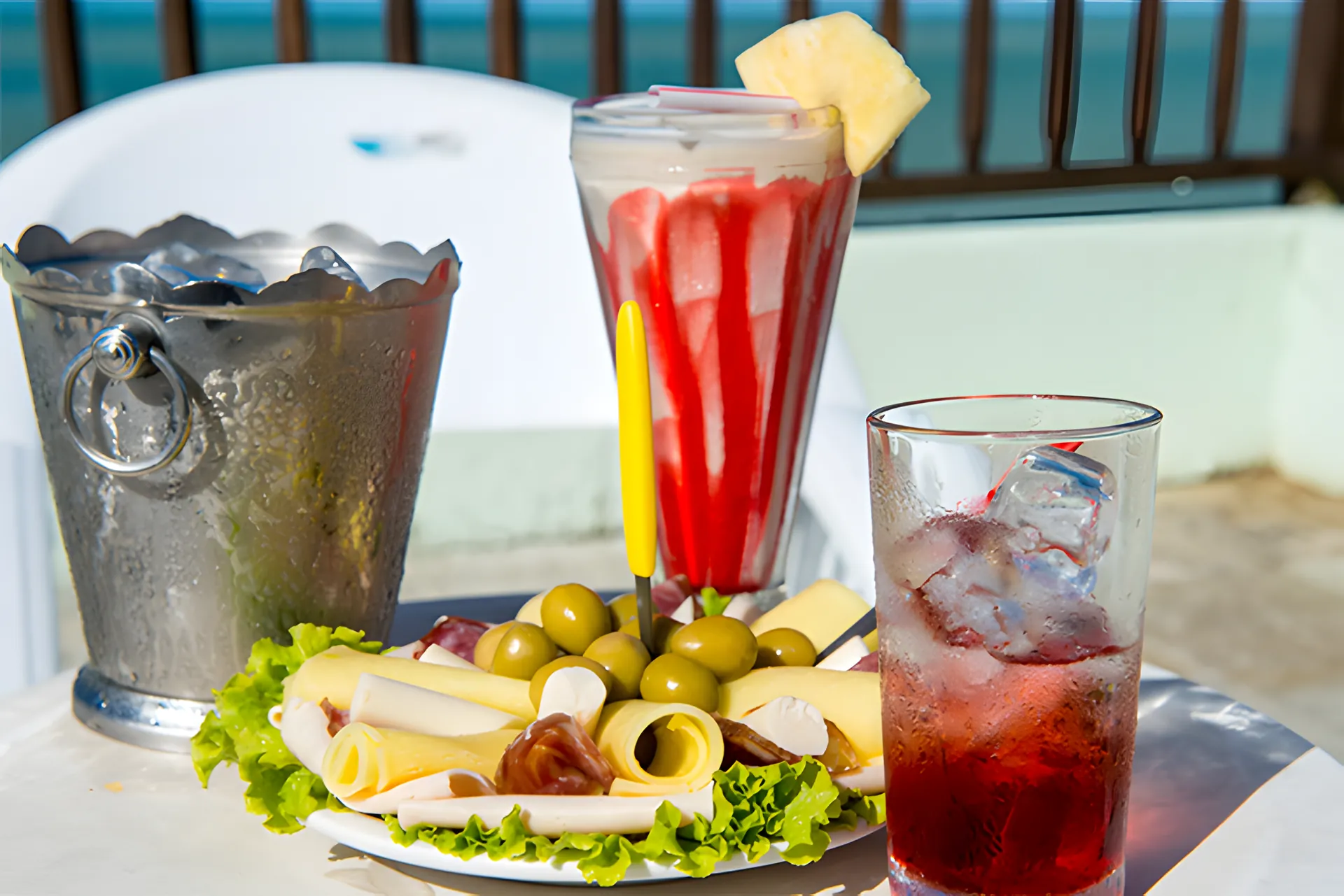 Drinks e petiscos no bar