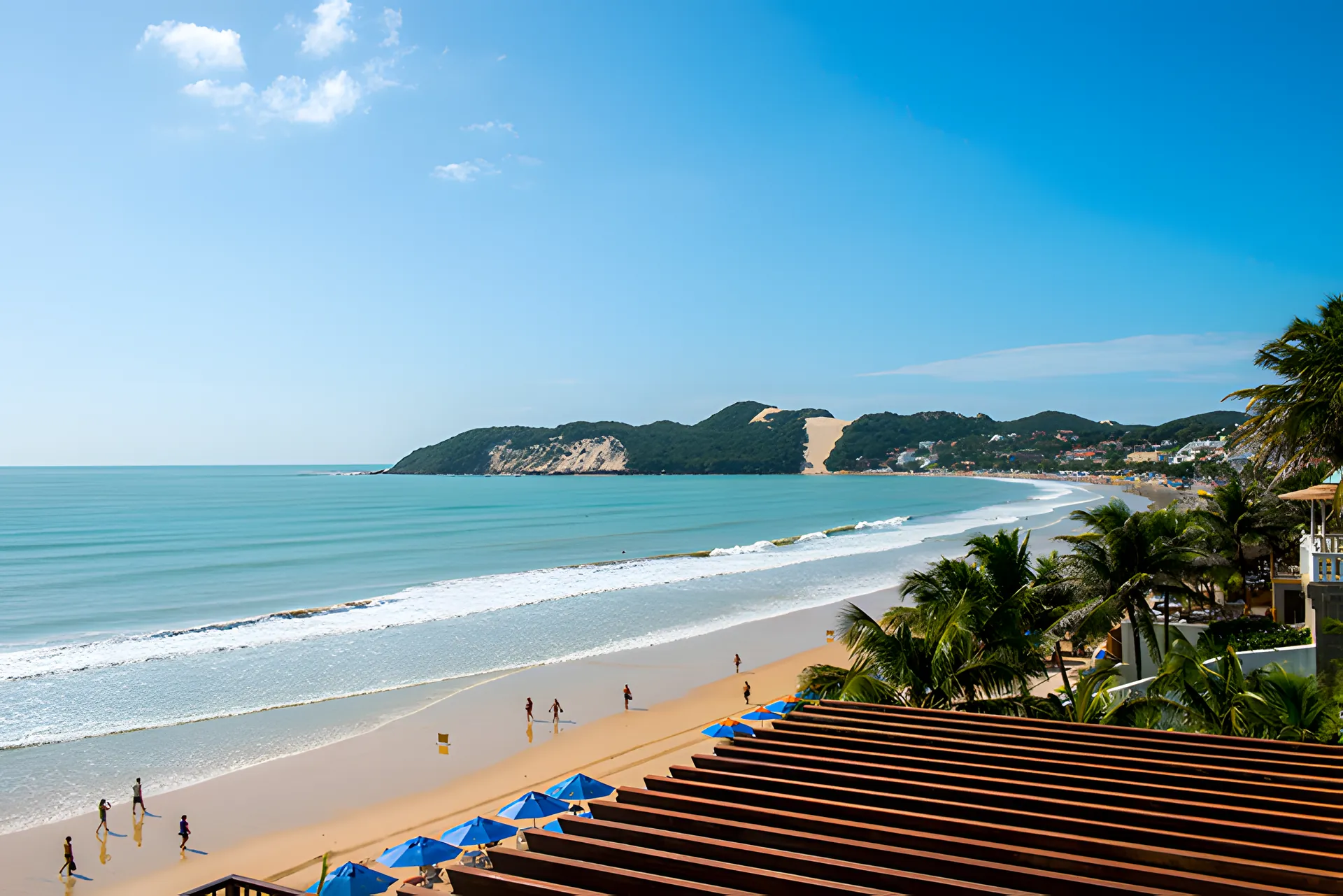 Praia de Ponta Negra e o Morro do Careca vistos do hotel